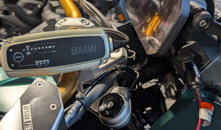 BMW Acculader Plus - BMW Motorrad Webshop